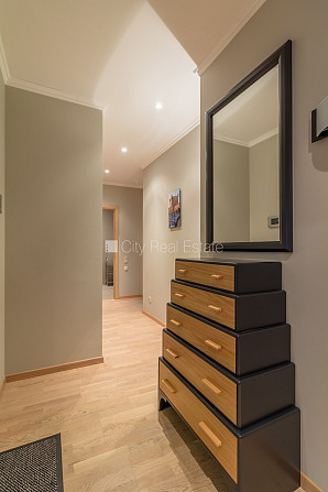 Fasādes māja, renovēta māja, ieeja no pagalma, luksuss apartamenti , ir lifts, kāpņu telpa Rīga - foto 7