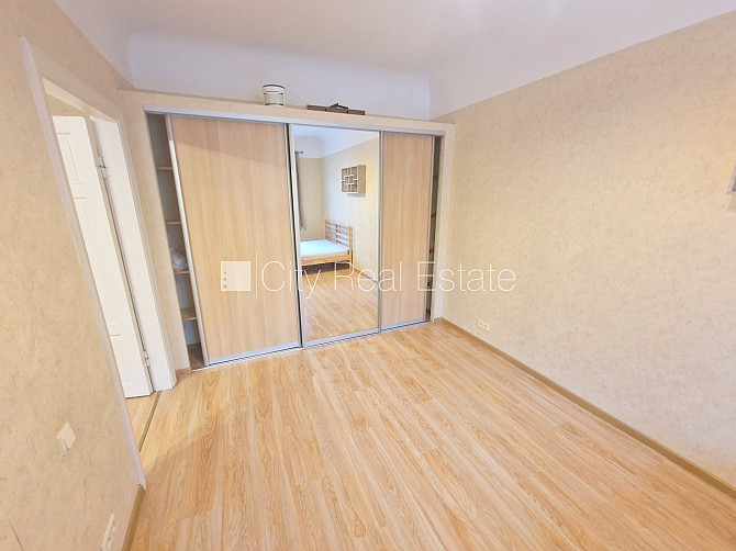 Pagalma māja, renovēta māja, slēgts pagalms, teritorijas iebrauktuves vārti aprīkoti ar Rīga - foto 18