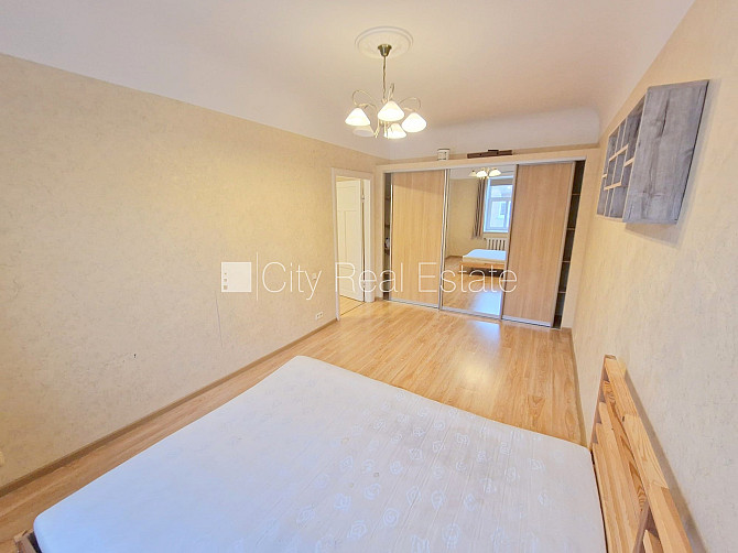 Pagalma māja, renovēta māja, slēgts pagalms, teritorijas iebrauktuves vārti aprīkoti ar Rīga - foto 17