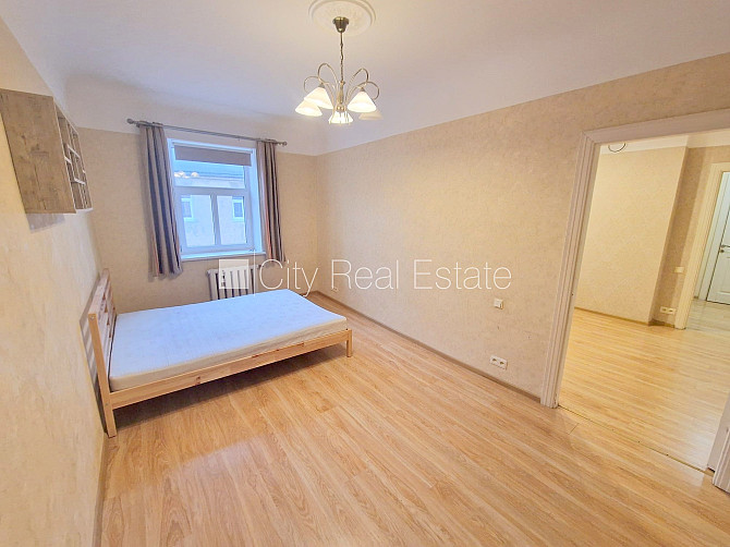 Pagalma māja, renovēta māja, slēgts pagalms, teritorijas iebrauktuves vārti aprīkoti ar Rīga - foto 3