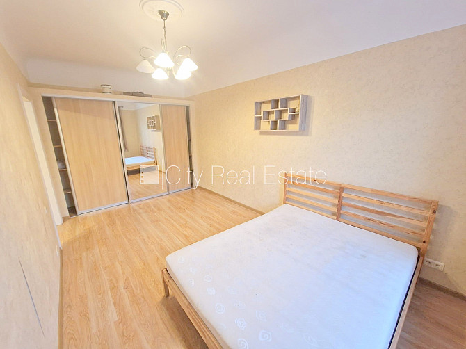 Pagalma māja, renovēta māja, slēgts pagalms, teritorijas iebrauktuves vārti aprīkoti ar Rīga - foto 15