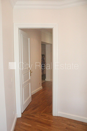 Фасадный дом, реновированный дом, закрытый двор, вход с улицы и со двора, лифт, Рига - изображение 19