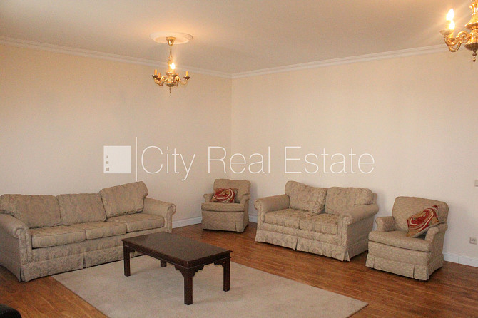 Фасадный дом, реновированный дом, закрытый двор, вход с улицы и со двора, лифт, Рига - изображение 4