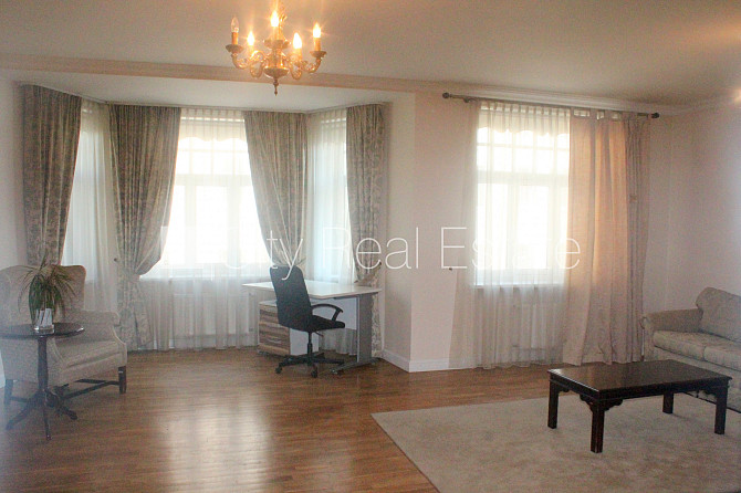 Фасадный дом, реновированный дом, закрытый двор, вход с улицы и со двора, лифт, Рига - изображение 1