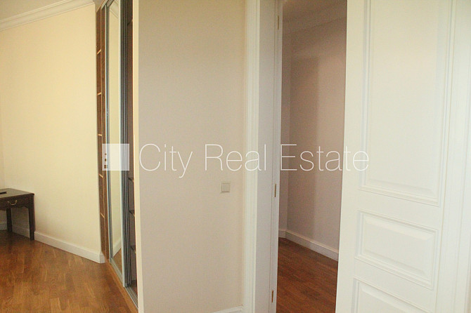 Фасадный дом, реновированный дом, закрытый двор, вход с улицы и со двора, лифт, Рига - изображение 12