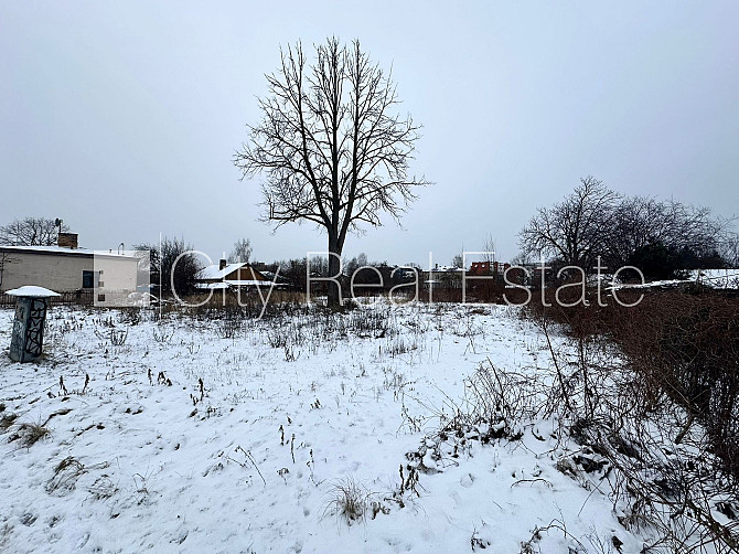 Территория обнесена забором, разрешено строить двухэтажное здание, разрешено Рига - изображение 3