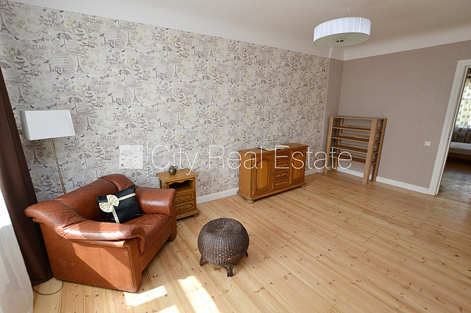 Фасадный дом, вход с улицы, лифт, лестничная клетка после косметического ремонта, Рига - изображение 3