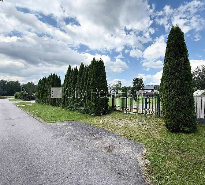 Благоустроенная озеленённая территория, территория обнесена железным забором, Рижский район - изображение 4