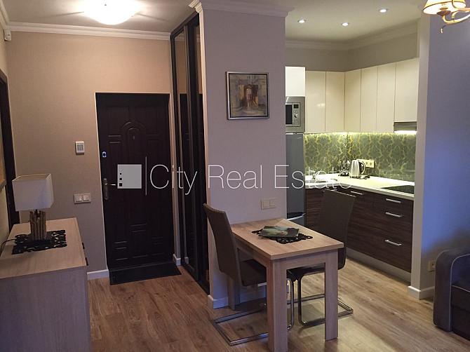 Фасадный дом, вход со двора, количество спален 1 шт., студио, кухня объединена с Рига - изображение 2