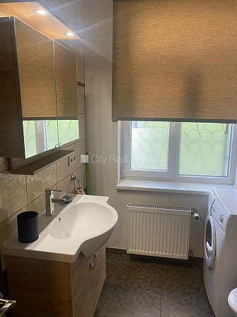 Фасадный дом, вход со двора, количество спален 1 шт., студио, кухня объединена с Рига - изображение 10