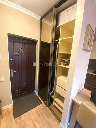 Фасадный дом, вход со двора, количество спален 1 шт., студио, кухня объединена с Рига - изображение 11