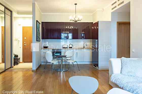 Новостройка, фасадный дом, благоустроенная озеленённая территория, закрытый Рига