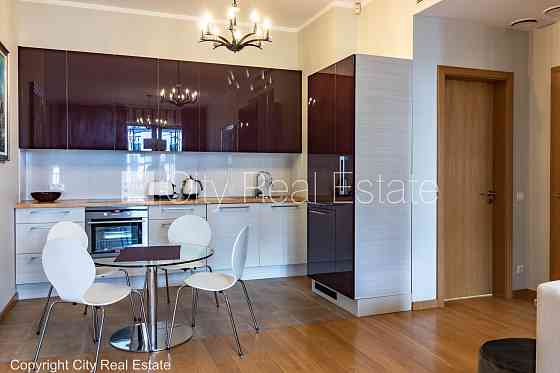 Новостройка, фасадный дом, благоустроенная озеленённая территория, закрытый Рига