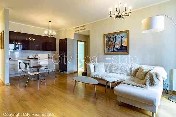 Новостройка, фасадный дом, благоустроенная озеленённая территория, закрытый Рига