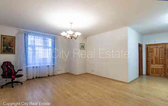 Проект - Krišjāņa Valdemāra 39 (Кришьяня Валдемара 39), здание во дворе, место для машины, Rīga