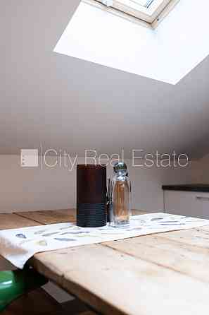 Въездные ворота оснащены автоматической подъёмной системой, бесплатная стоянка Rīga