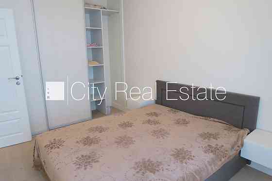 Новостройка, фасадный дом, благоустроенный озеленённый двор, закрытый двор, Rīga