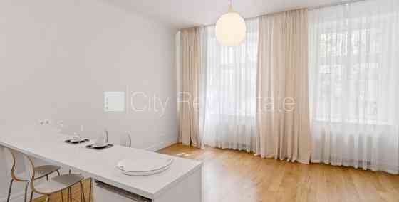 Реновированный дом, студио, кухня объединена с комнатой, высокие потолки, Rīga