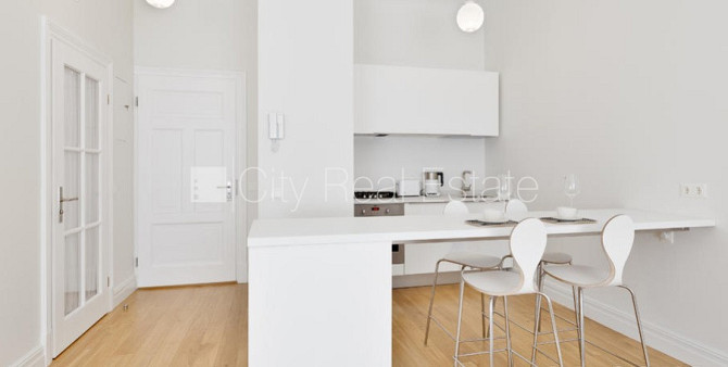 Renovēta māja, studio tipa, virtuve apvienota ar istabu, augstie griesti, mainīti radiatori, Rīga - foto 2