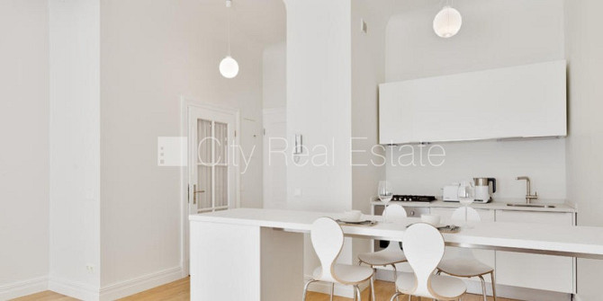 Renovēta māja, studio tipa, virtuve apvienota ar istabu, augstie griesti, mainīti radiatori, Rīga - foto 1