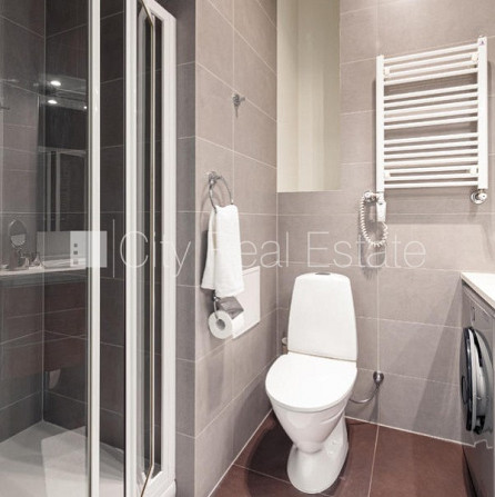 Renovēta māja, studio tipa, virtuve apvienota ar istabu, augstie griesti, mainīti radiatori, Rīga - foto 7