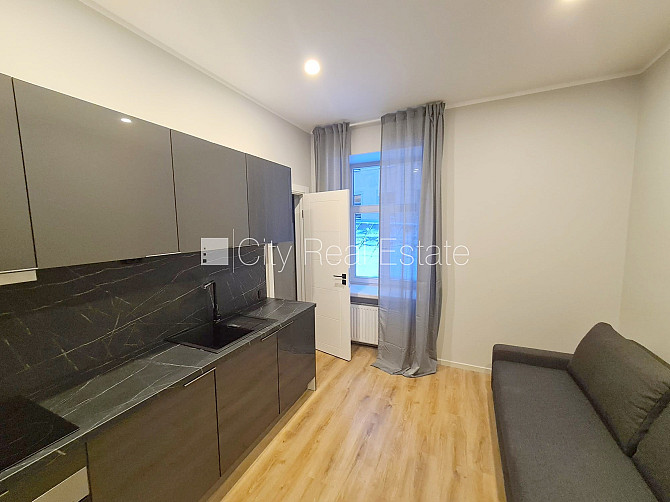 Fasādes māja, renovēta māja, slēgta teritorija, ieeja no ielas un pagalma, ir lifts, kāpņu Rīga - foto 5