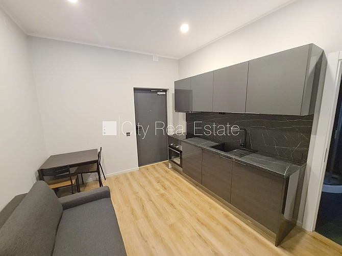 Fasādes māja, renovēta māja, slēgta teritorija, ieeja no ielas un pagalma, ir lifts, kāpņu Rīga - foto 1