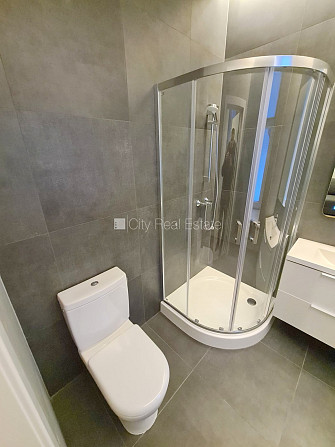 Fasādes māja, renovēta māja, slēgta teritorija, ieeja no ielas un pagalma, ir lifts, kāpņu Rīga - foto 7