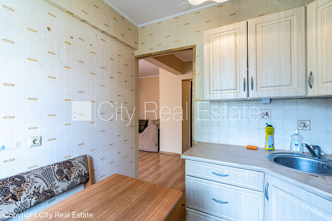 Pagalma ēka, labiekārtota apzaļumota teritorija, vieta automašīnai, kāpņu telpa pēc Rīga - foto 10