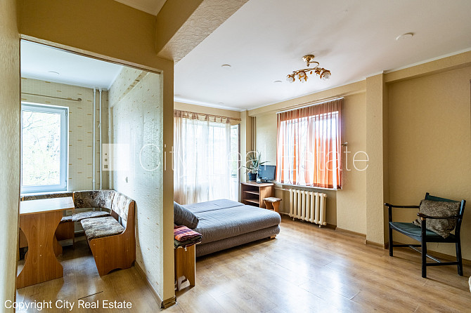 Pagalma ēka, labiekārtota apzaļumota teritorija, vieta automašīnai, kāpņu telpa pēc Rīga - foto 2