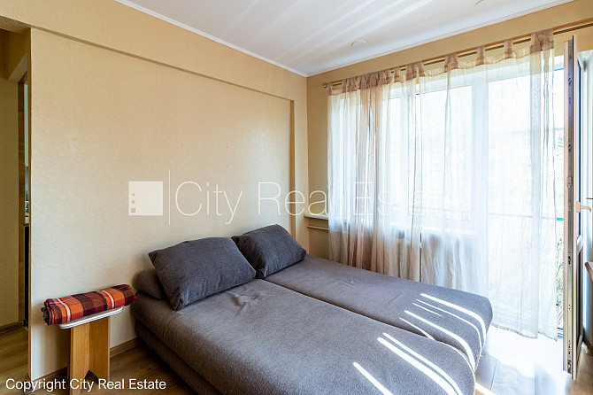 Pagalma ēka, labiekārtota apzaļumota teritorija, vieta automašīnai, kāpņu telpa pēc Rīga - foto 4