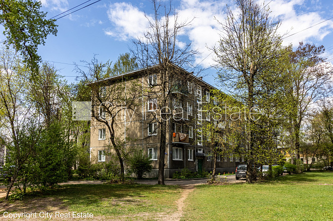 Pagalma ēka, labiekārtota apzaļumota teritorija, vieta automašīnai, kāpņu telpa pēc Rīga - foto 18