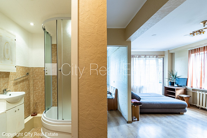 Pagalma ēka, labiekārtota apzaļumota teritorija, vieta automašīnai, kāpņu telpa pēc Rīga - foto 11