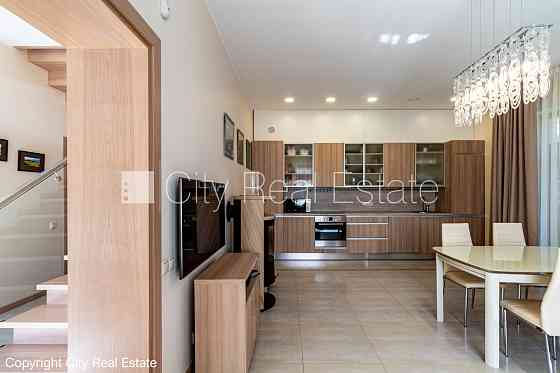 Земля в собственности, новостройка, зеленая территория, закрытый двор, въездные Юрмала