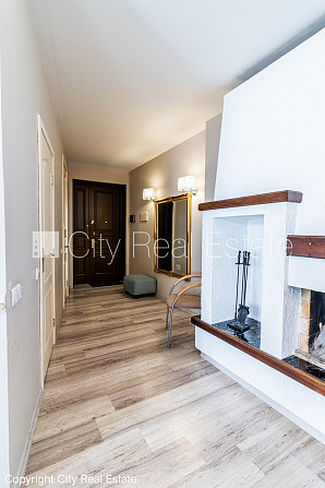 Fasādes māja, renovēta māja, ieeja no ielas, kāpņu telpa pēc kapitālā remonta, logi Rīga - foto 3