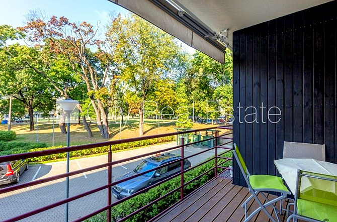 Jaunceltne, fasādes māja, labiekārtota apzaļumota teritorija, garāža vienai automašīnai, Rīga - foto 6