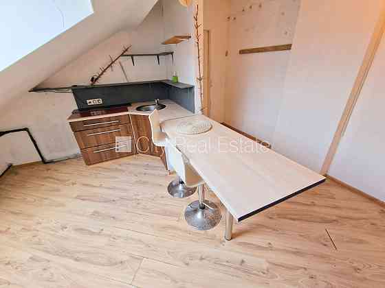 Фасадный дом, реновированный дом, вход с улицы, мансарда, лестничная клетка после Rīga