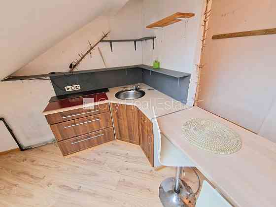 Фасадный дом, реновированный дом, вход с улицы, мансарда, лестничная клетка после Rīga