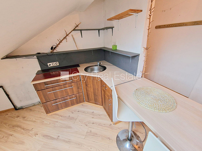 Fasādes māja, renovēta māja, ieeja no ielas, mansards, kāpņu telpa pēc kosmētiskā remonta, Rīga - foto 5