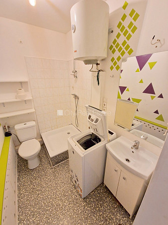 Fasādes māja, renovēta māja, ieeja no ielas, mansards, kāpņu telpa pēc kosmētiskā remonta, Rīga - foto 18