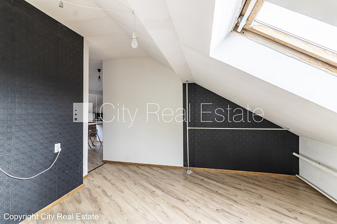 Fasādes māja, renovēta māja, ieeja no ielas, mansards, kāpņu telpa pēc kosmētiskā remonta, Rīga - foto 12