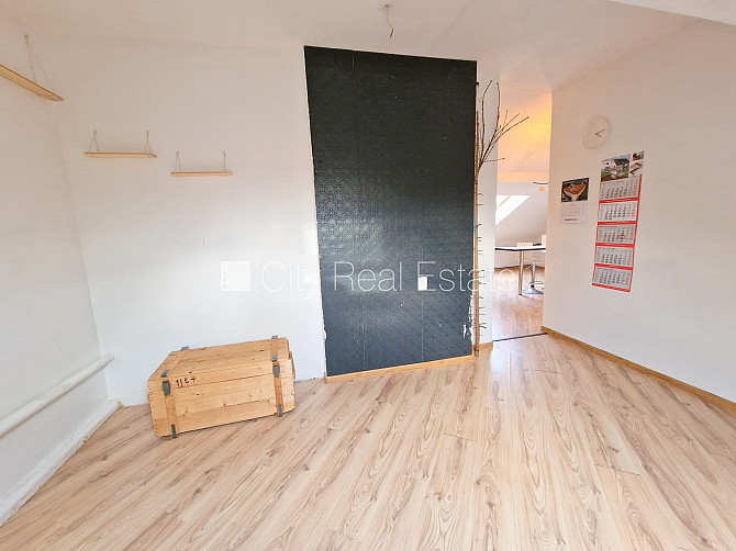 Fasādes māja, renovēta māja, ieeja no ielas, mansards, kāpņu telpa pēc kosmētiskā remonta, Rīga - foto 10