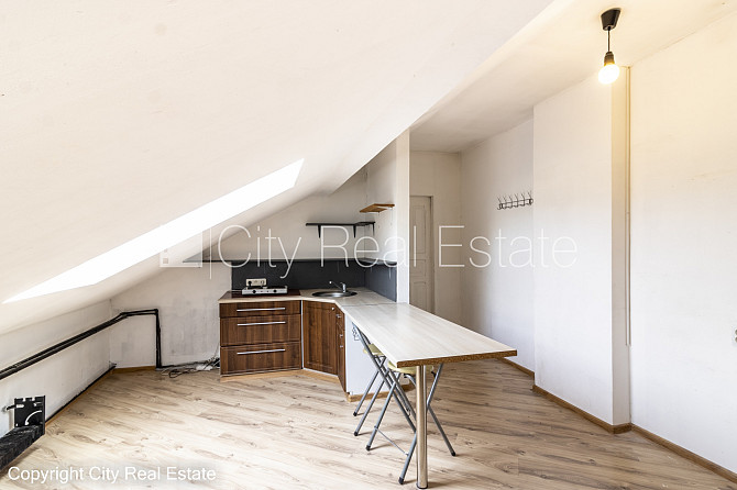 Fasādes māja, renovēta māja, ieeja no ielas, mansards, kāpņu telpa pēc kosmētiskā remonta, Rīga - foto 1