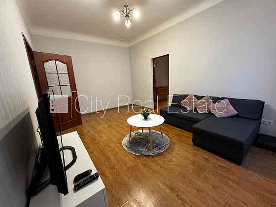 Здание во дворе, реновированный дом, благоустроенная озеленённая территория, Rīga