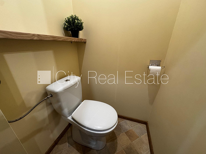 Pagalma ēka, renovēta māja, labiekārtota apzaļumota teritorija, vieta automašīnai, viena Rīga - foto 15