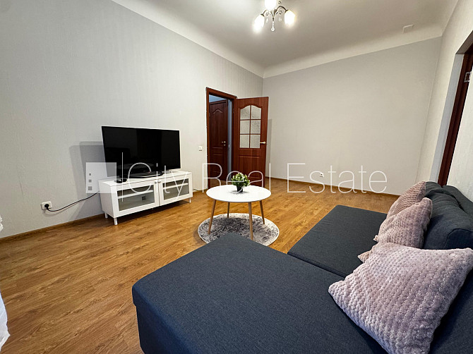 Pagalma ēka, renovēta māja, labiekārtota apzaļumota teritorija, vieta automašīnai, viena Rīga - foto 2