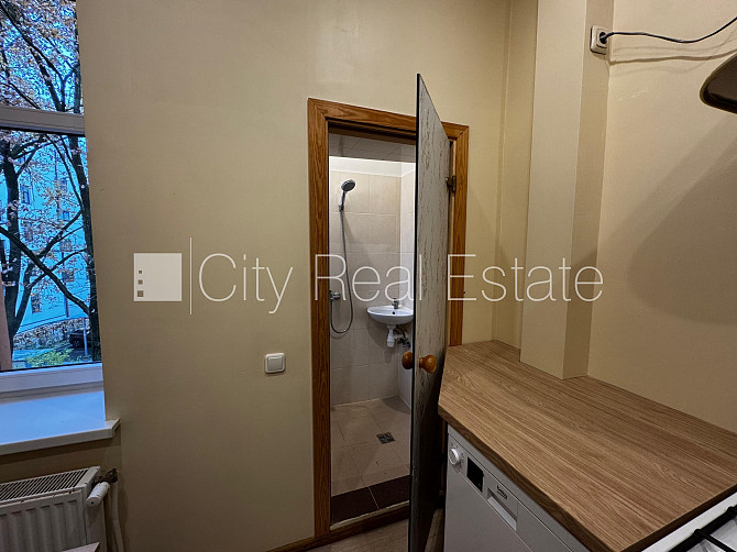 Pagalma ēka, renovēta māja, labiekārtota apzaļumota teritorija, vieta automašīnai, viena Rīga - foto 13