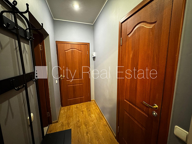 Pagalma ēka, renovēta māja, labiekārtota apzaļumota teritorija, vieta automašīnai, viena Rīga - foto 12