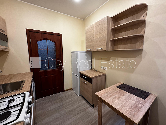 Pagalma ēka, renovēta māja, labiekārtota apzaļumota teritorija, vieta automašīnai, viena Rīga - foto 8