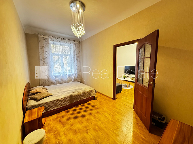 Pagalma ēka, renovēta māja, labiekārtota apzaļumota teritorija, vieta automašīnai, viena Rīga - foto 6